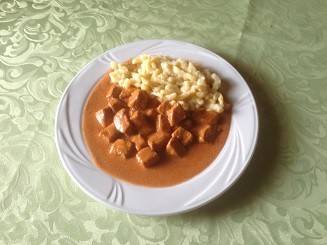 Kalbsgulasch mit Nockerln Rezept - ichkoche.de
