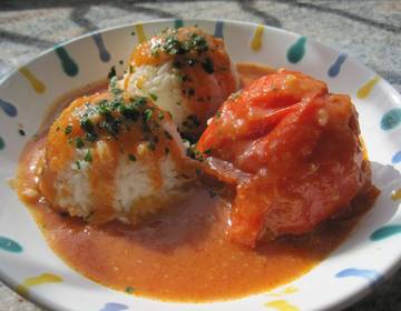 Gefüllte Paprika in Tomatensauce Gefüllte Paprika in Tomatensauce