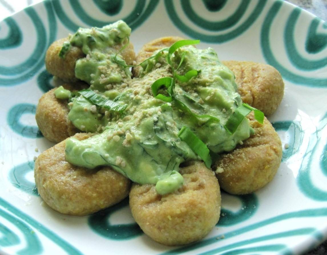 Kürbisgnocchi mit Avocadosauce