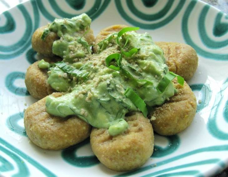 Kürbisgnocchi mit Avocadosauce