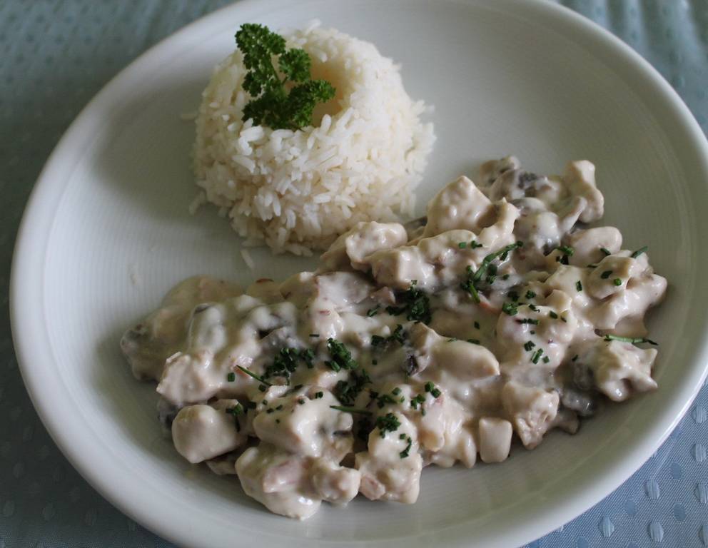 Hühner-Champignon-Geschnetzeltes Hühner-Champignon-Geschnetzeltes