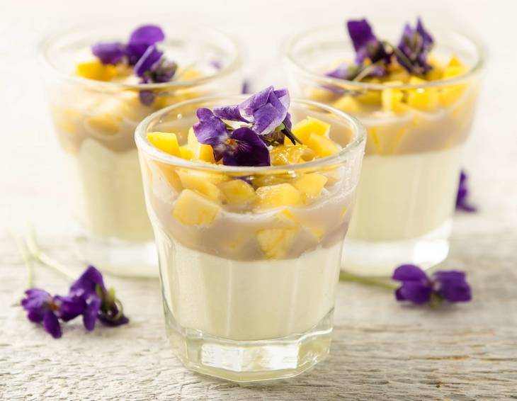 Veilchenmousse mit Mango Veilchenmousse mit Mango