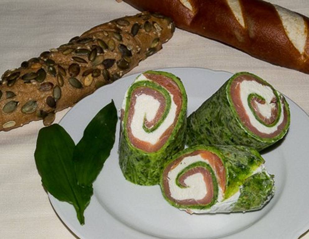 Bärlauchpalatschinken mit Lachsfülle Bärlauchpalatschinken mit Lachsfülle
