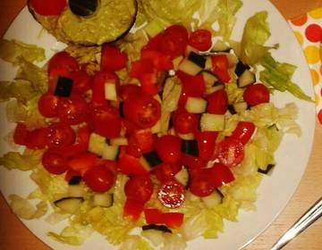 Salat mit Avocadocreme zum Verlieben Salat mit Avocadocreme zum Verlieben