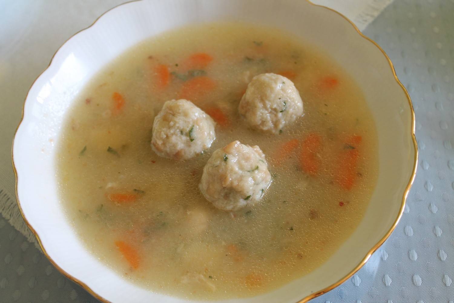 Einmachsuppe mit Bröselknöderl