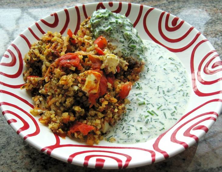 Quinoa-Auflauf mit Kräutersauce