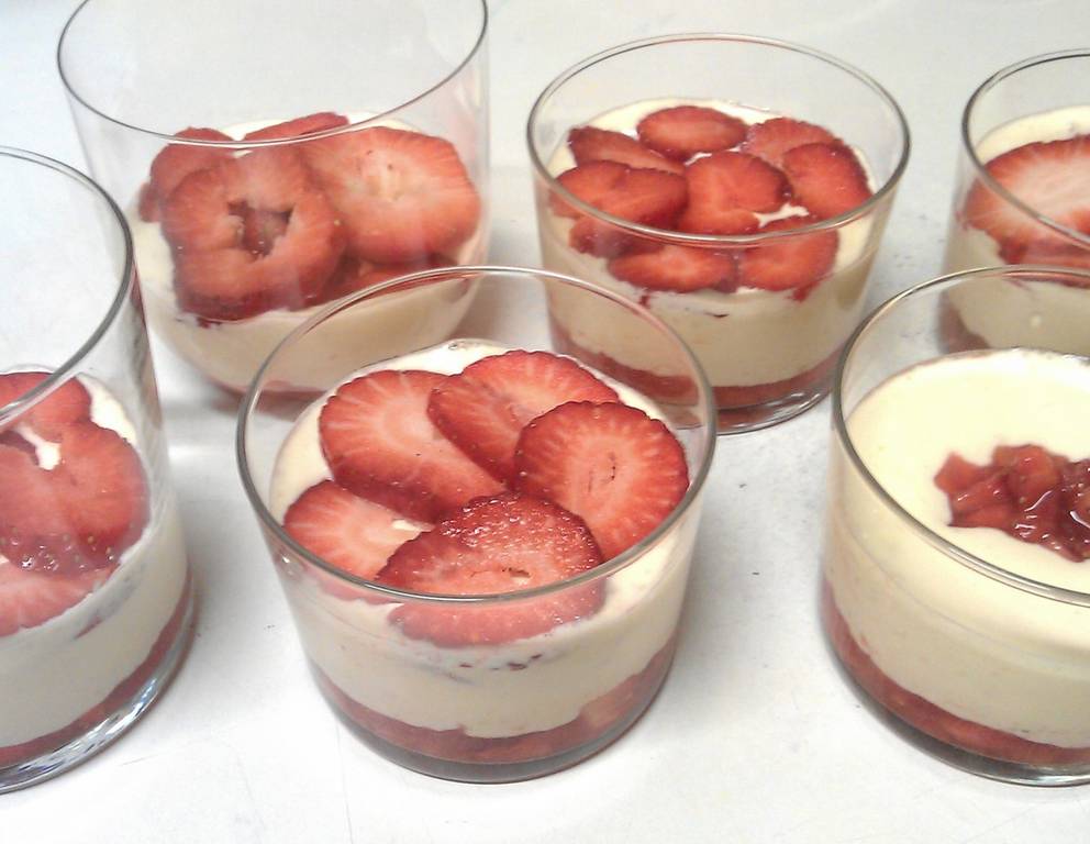 Erdbeer-Tiramisu mit Amaretto Erdbeer-Tiramisu mit Amaretto