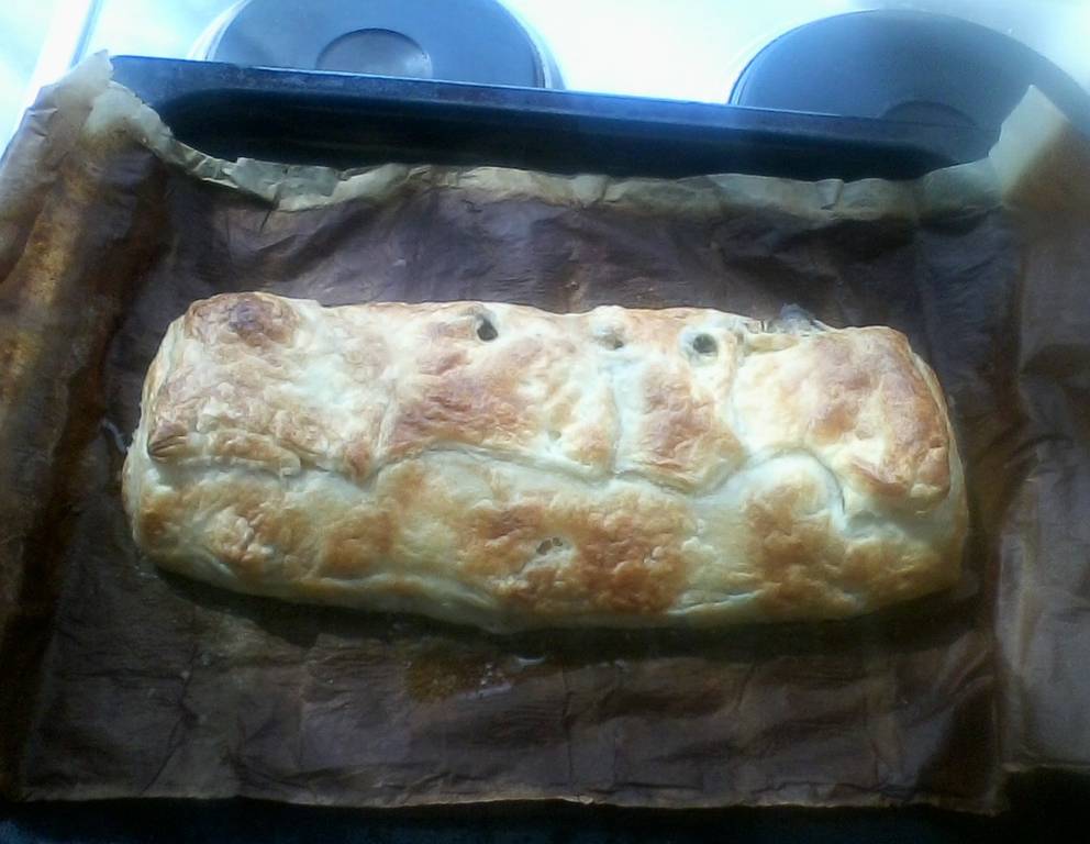 Fleischstrudel mit Champignons und Käse Fleischstrudel mit Champignons und Käse