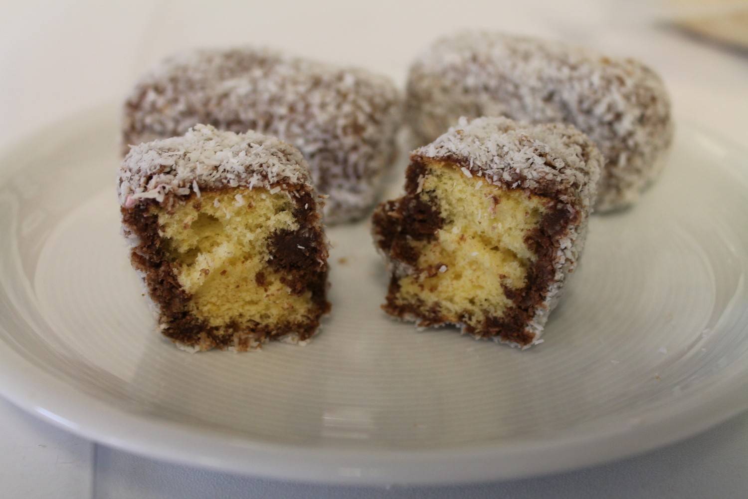 Biskuit-Kokoswürfel