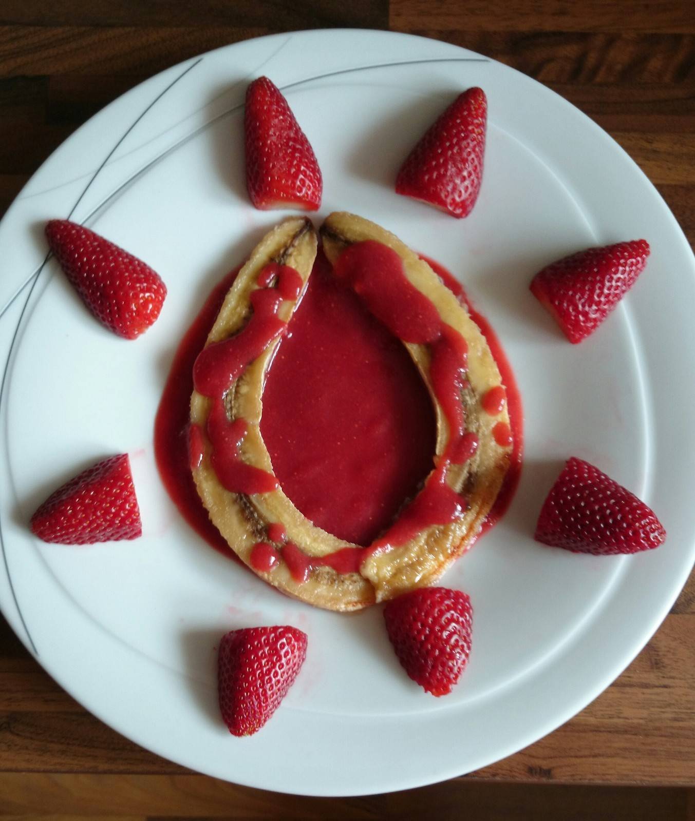 Gebackene Bananen mit Erdbeersauce Rezept - ichkoche.de