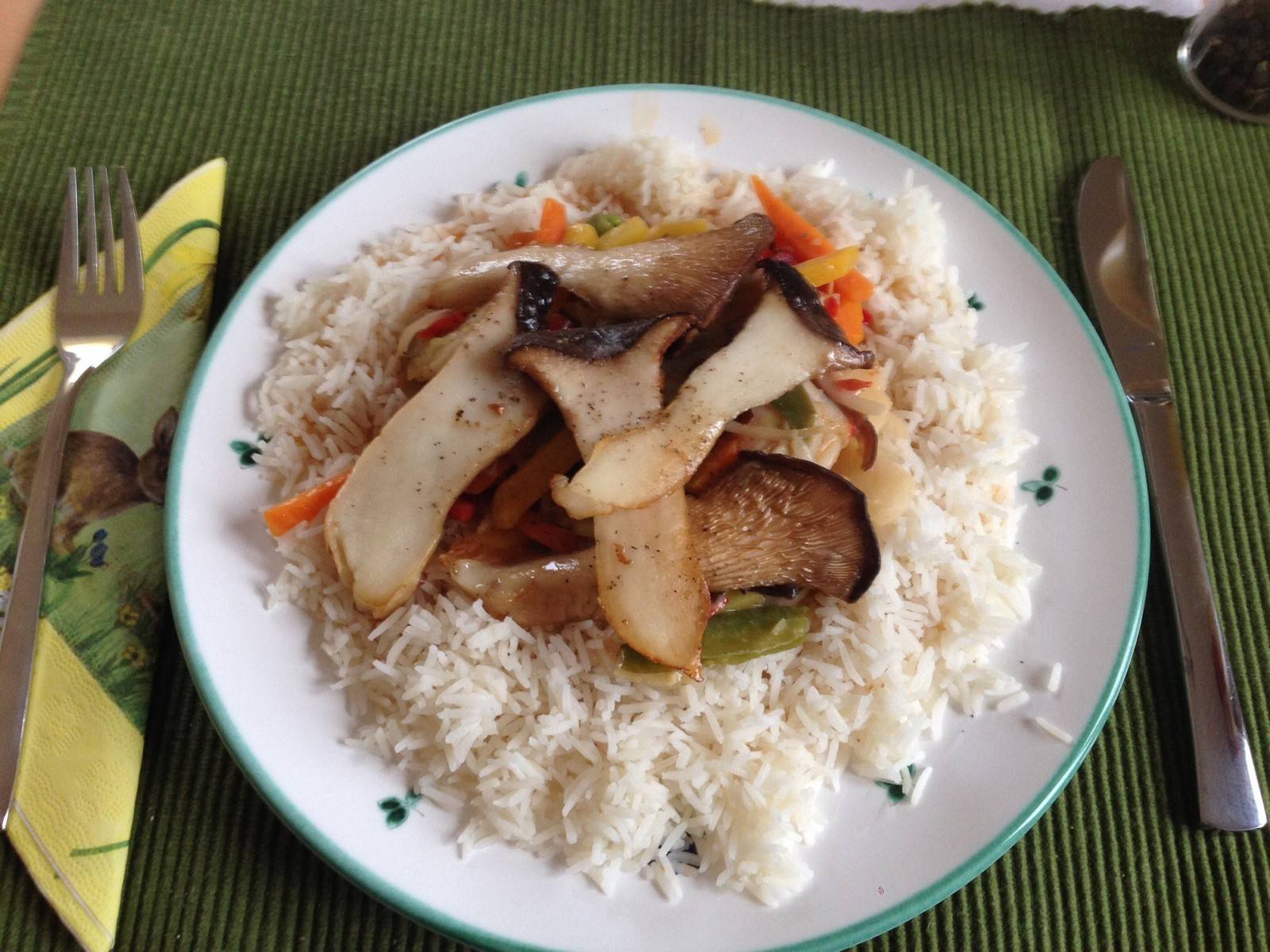 Gemüsewok mit Kräuterseitlingen Rezept - ichkoche.at