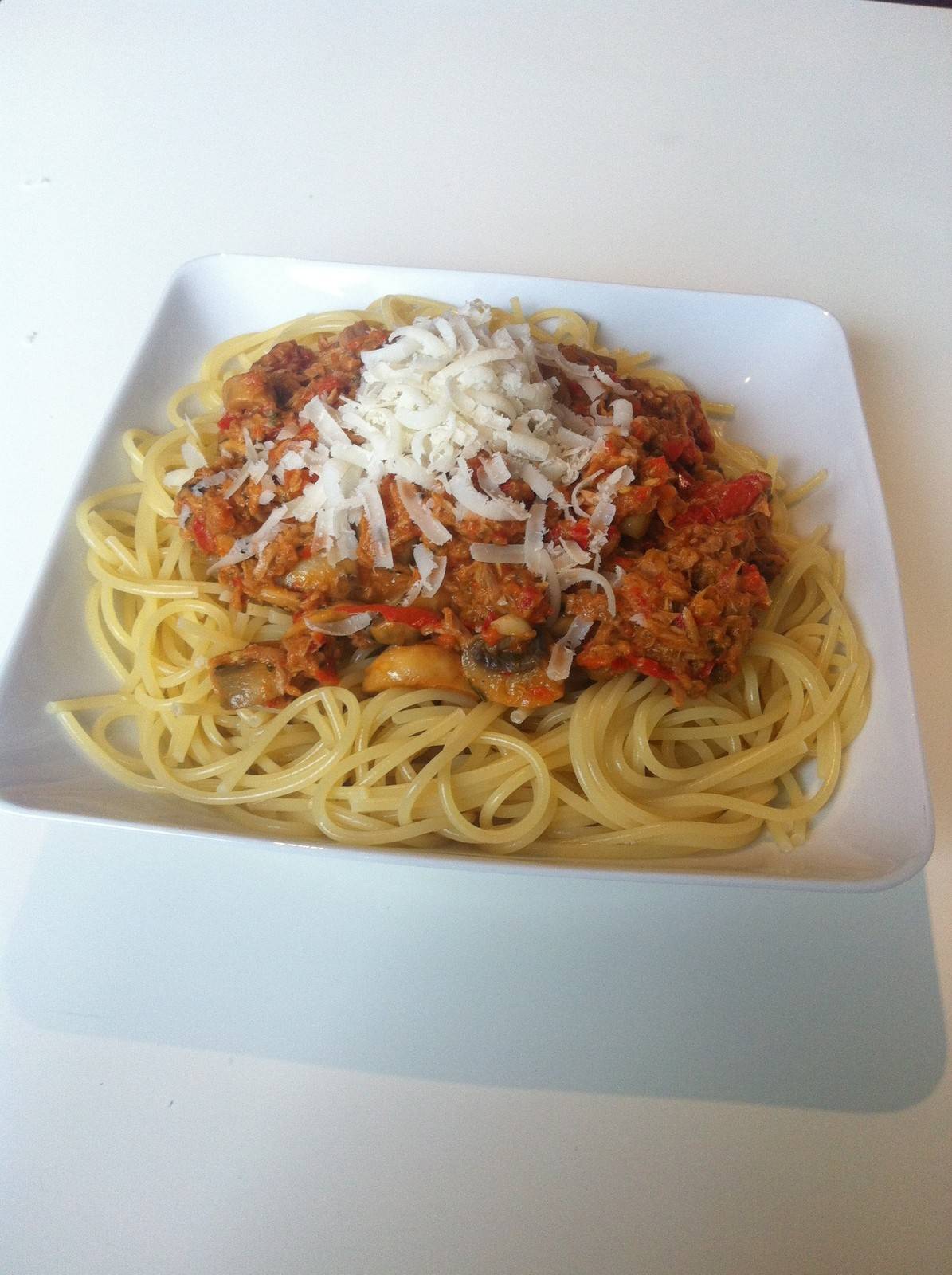 Scharfe Thunfisch-Pasta mit Champignons Rezept - ichkoche