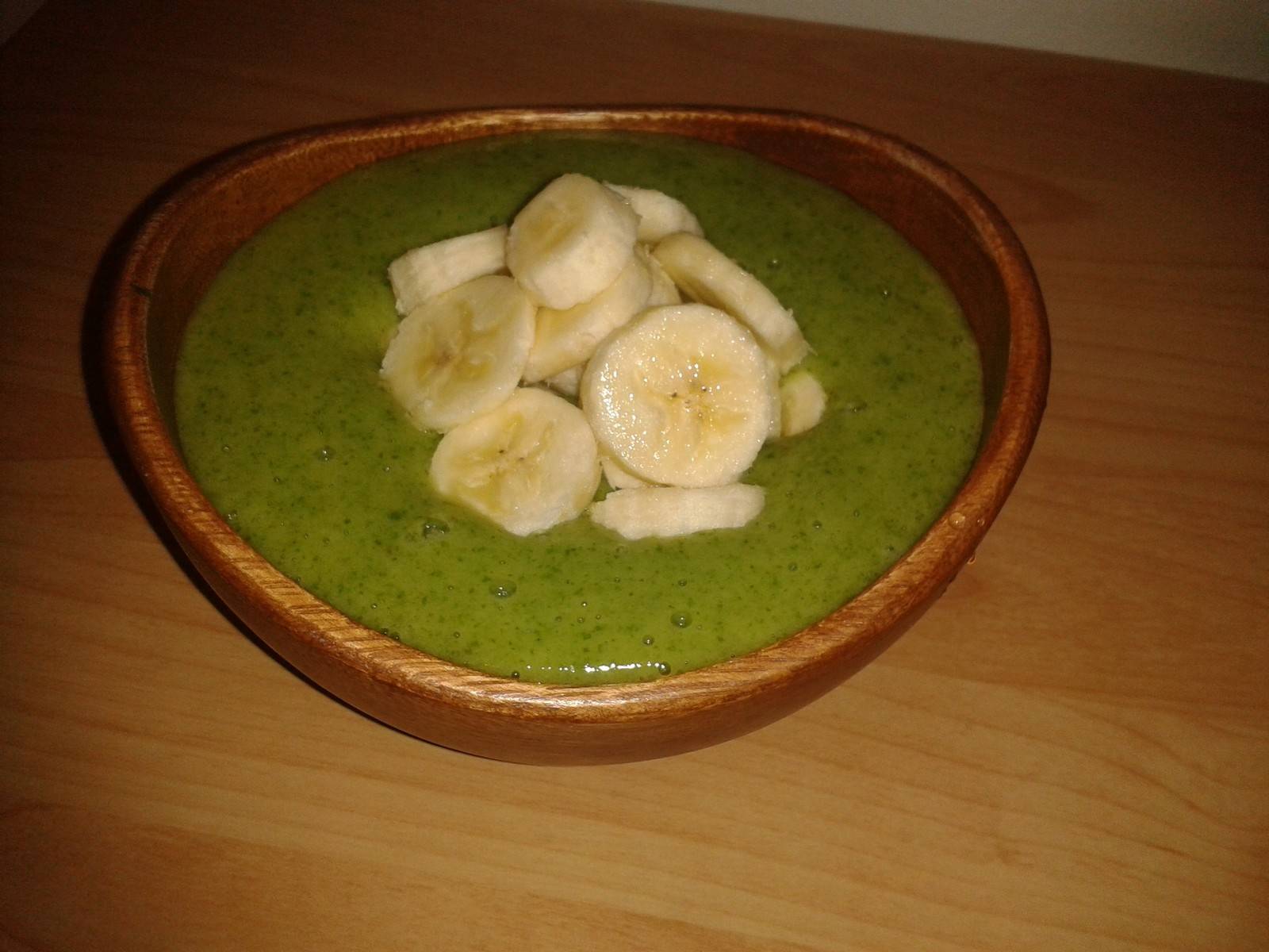 Grüne Bananencreme mit Vogerlsalat