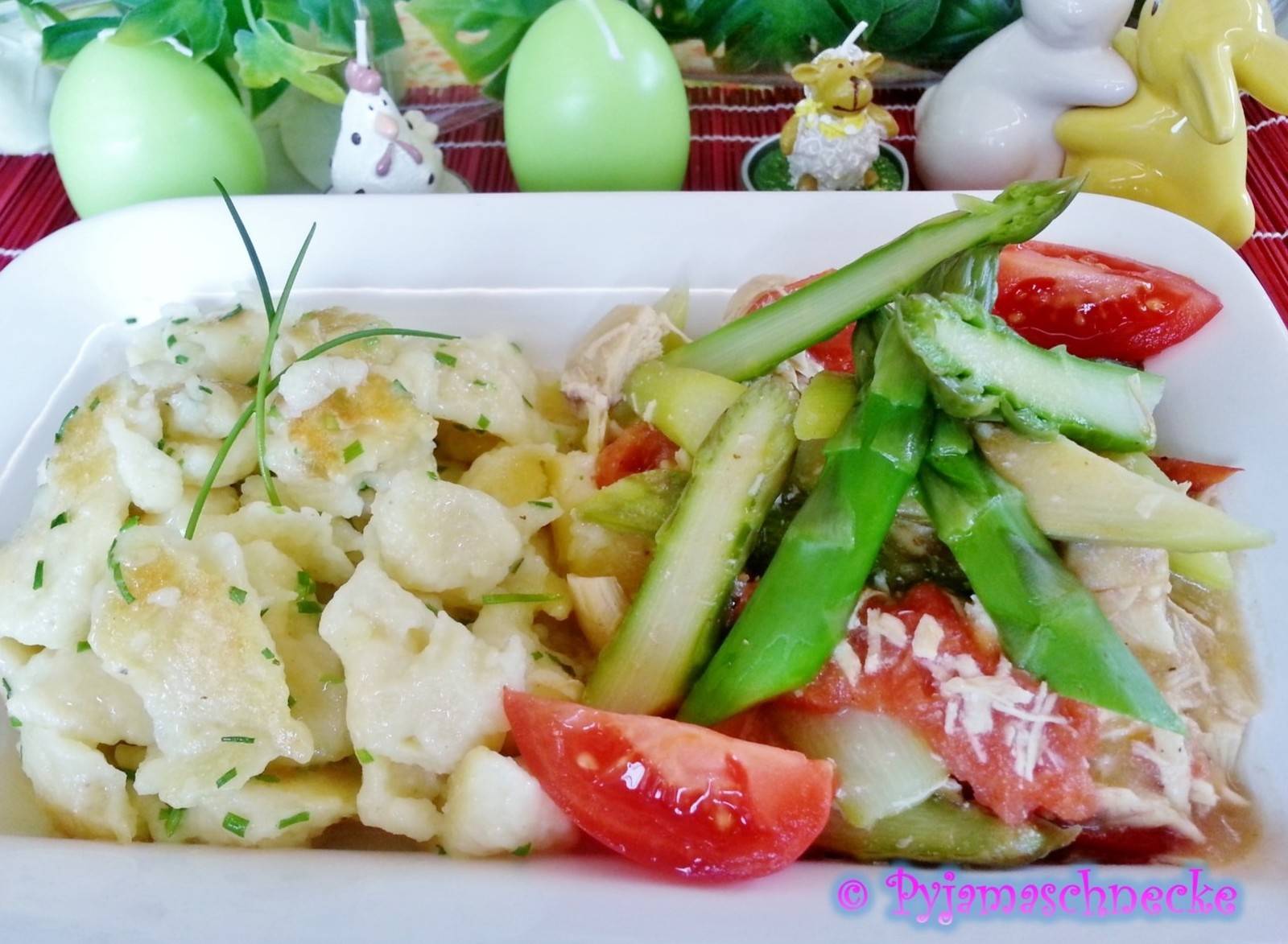 Hühner-Ragout mit grünem Spargel und Schnittlauch-Nockerl