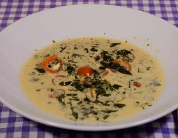 Bärlauchsuppe mit Tomaten