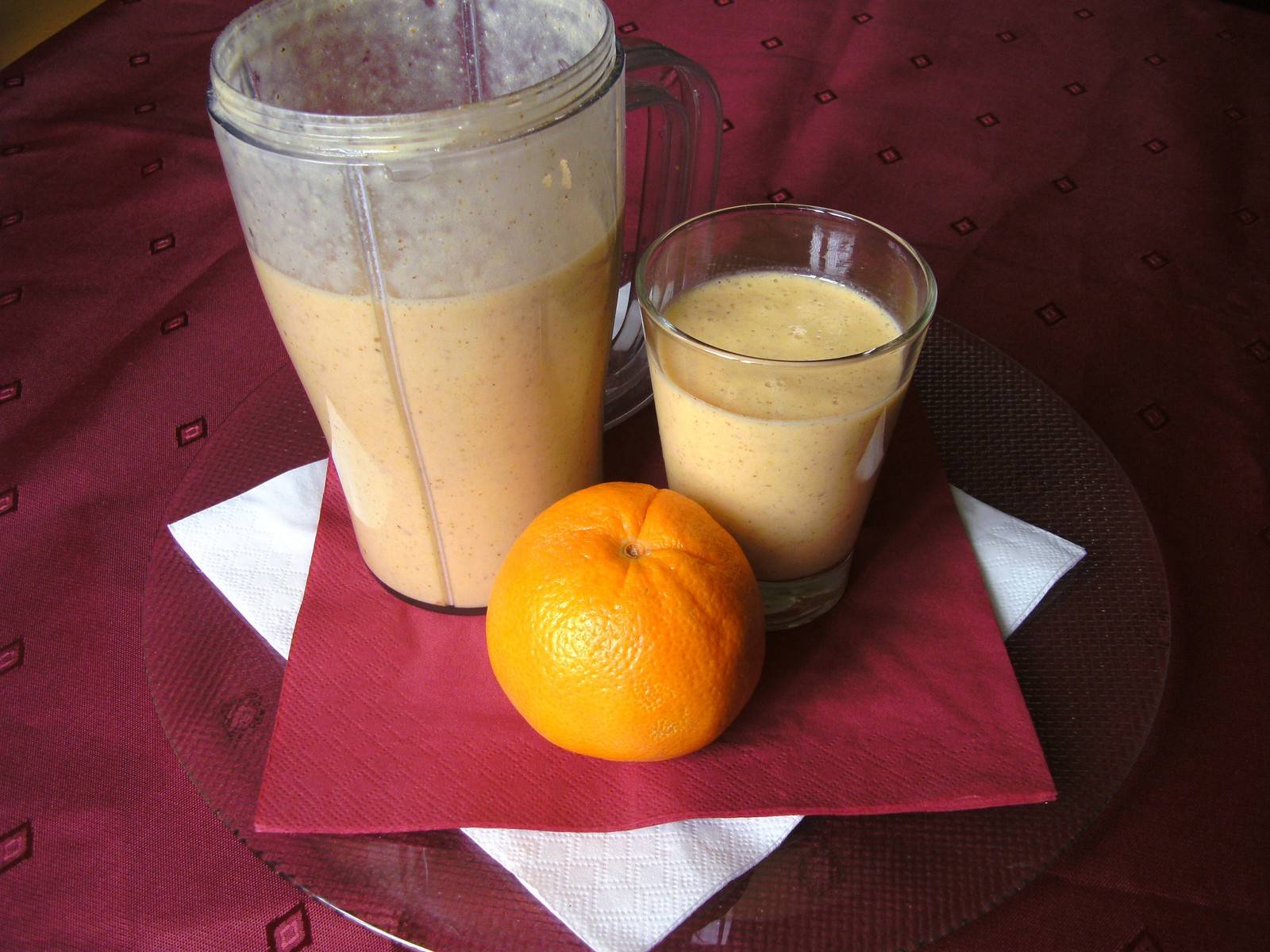 Orangen-Smoothie mit Erdmandel und Braunhirse