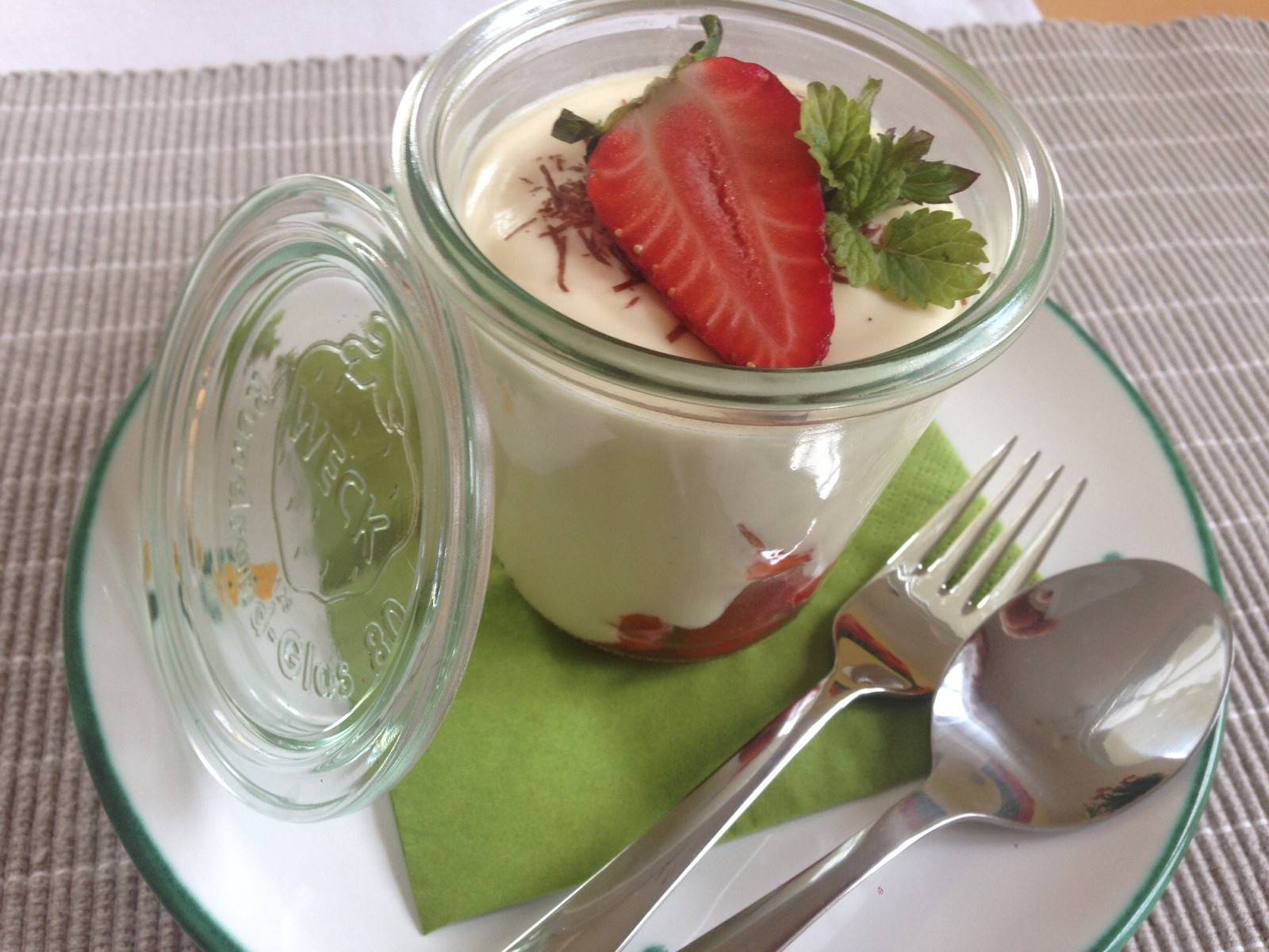 Marinierte Erdbeeren mit Joghurt-Vanillecreme Rezept - ichkoche.de Marinierte Erdbeeren mit Joghurt-Vanillecreme Rezept - ichkoche.de