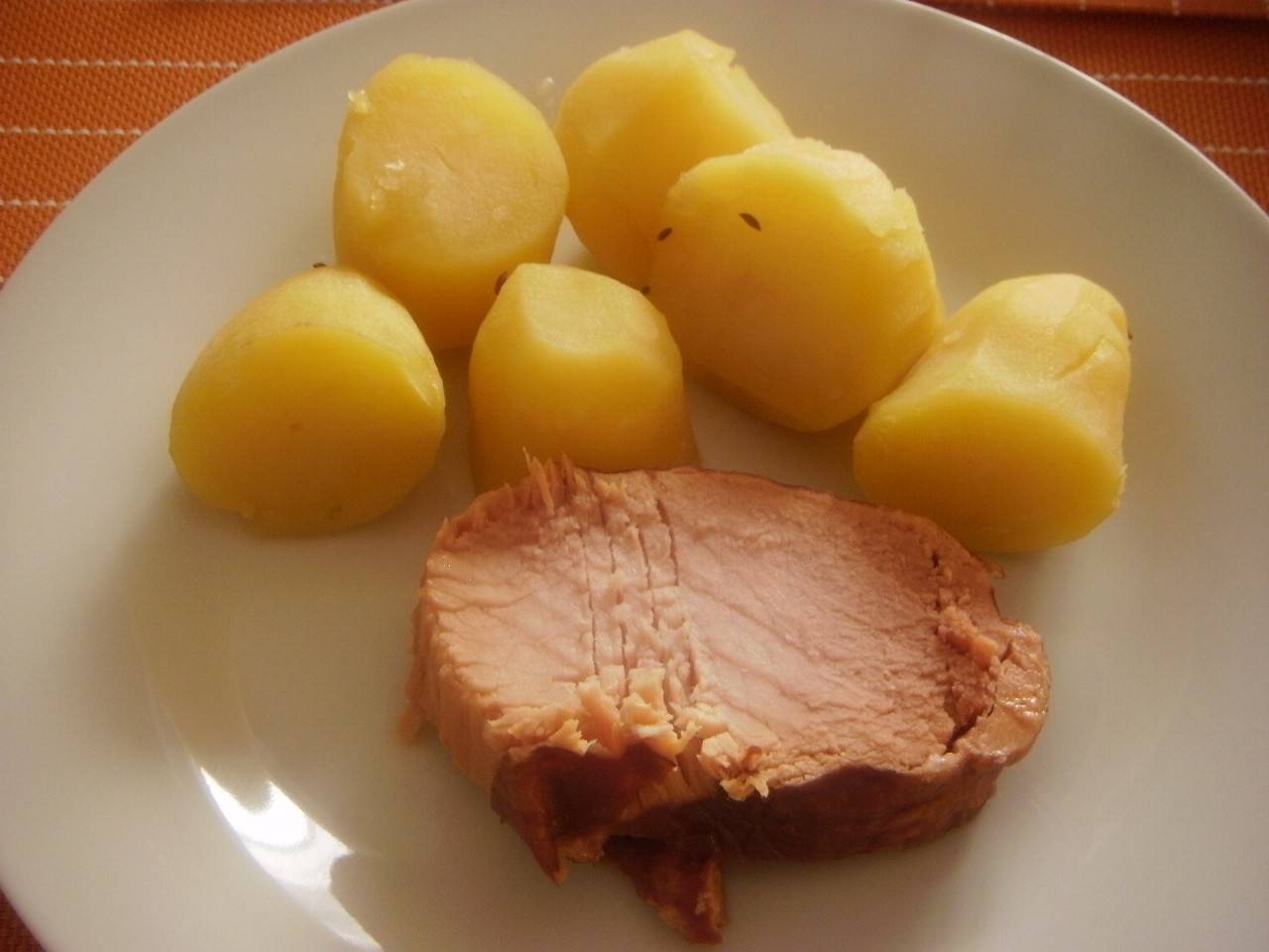 Karree-Selchfleisch mit Salzkartoffeln aus dem Druckkochtopf