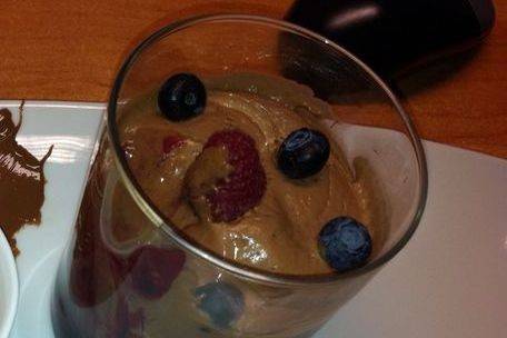 Schokoladenmousse mit Beeren Rezept - ichkoche.de Schokoladenmousse mit Beeren Rezept - ichkoche.de