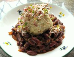 Bohnen-Tomateneintopf mit Sprossen Bohnen-Tomateneintopf mit Sprossen