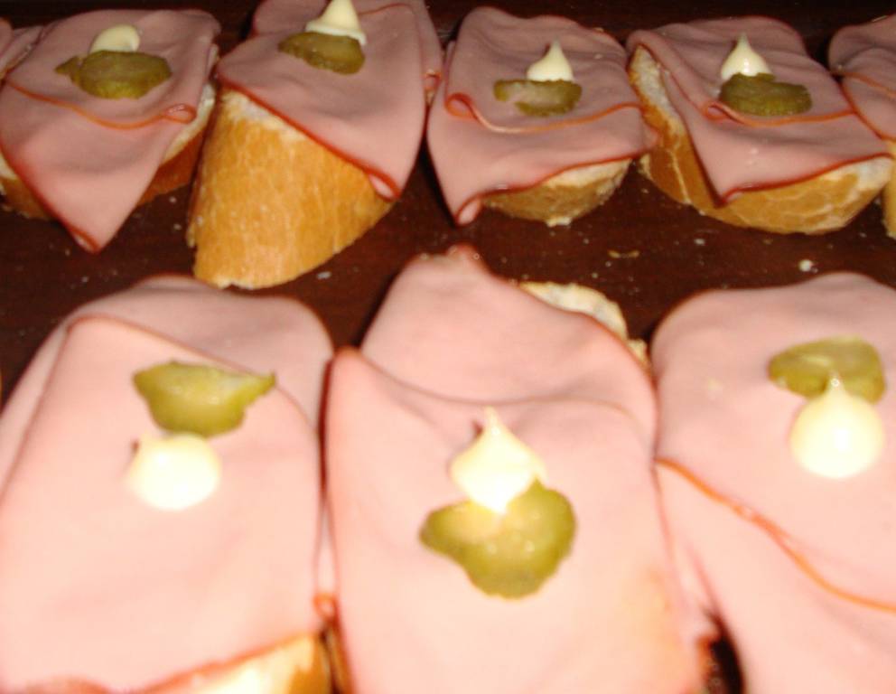 Schinken-Brötchen mit Gemüseaufstrich Schinken-Brötchen mit Gemüseaufstrich