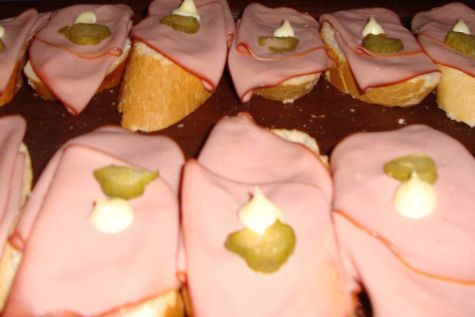 Schinken-Brötchen mit Gemüseaufstrich Rezept - ichkoche.de Schinken-Brötchen mit Gemüseaufstrich Rezept - ichkoche.de