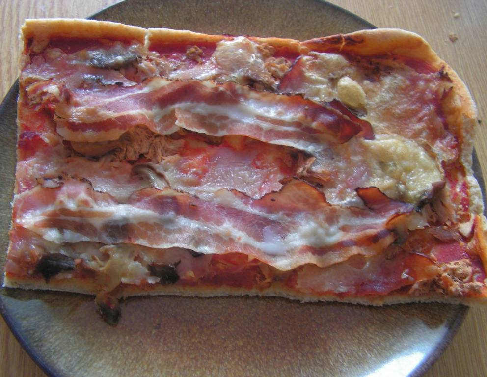Pizza mit Allem drauf Pizza mit Allem drauf