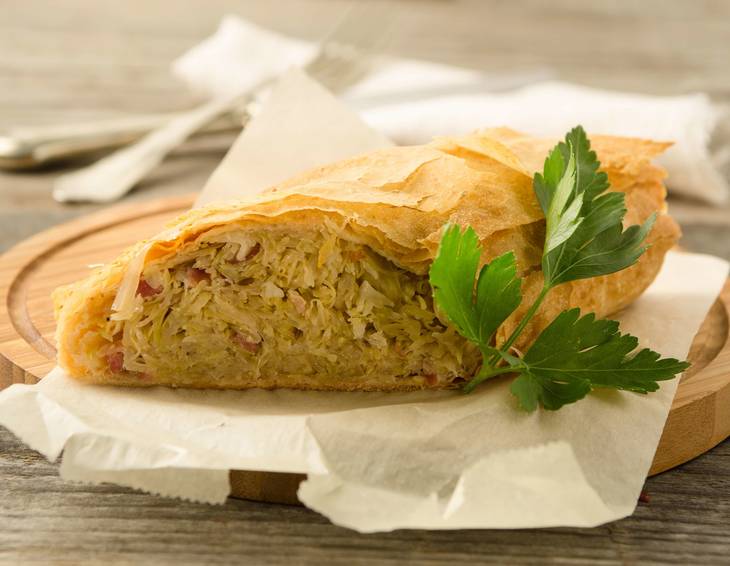 Tiroler Speck-Kraut-Strudel Tiroler Speck-Kraut-Strudel