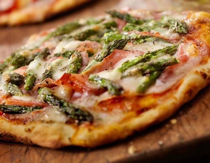 Tiroler Spargel-Speck-Pizza