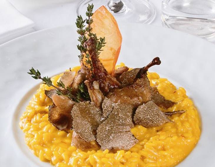 Risotto mit Safran, Wachtelbrust und weißem Trüffel Risotto mit Safran, Wachtelbrust und weißem Trüffel