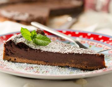 Schokoladen-Tarte mit Marillenmarmelade Schokoladen-Tarte mit Marillenmarmelade