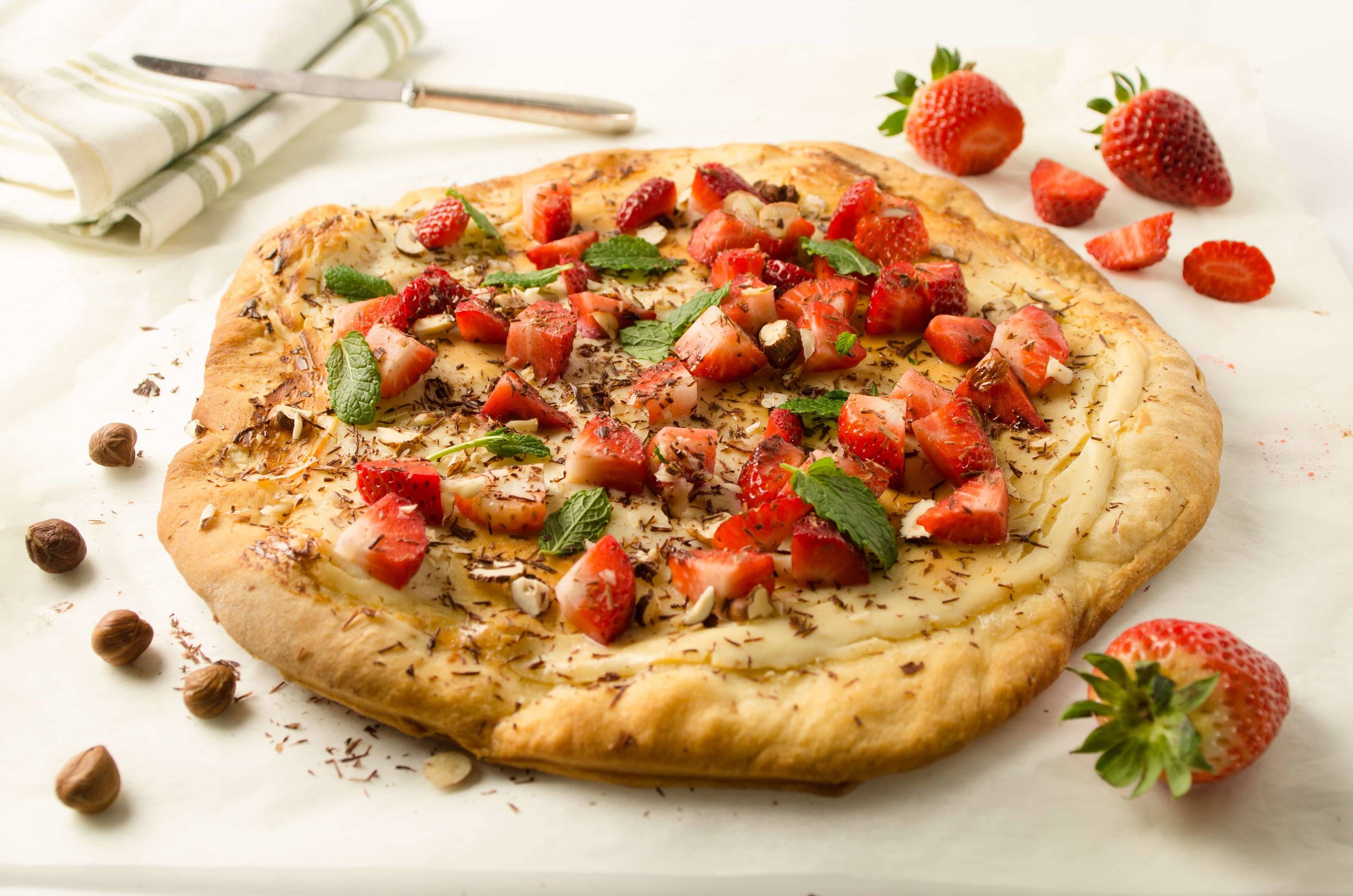 Süße Pizza mit Ricotta und Erdbeeren - Rezept