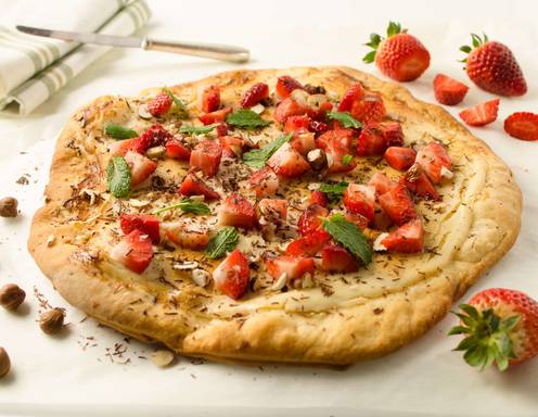 Süße Pizza mit Ricotta und Erdbeeren - Rezept