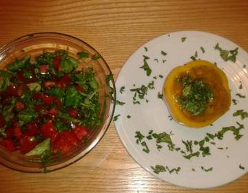 Knackiger Farbensalat mit Mango Sauce Knackiger Farbensalat mit Mango Sauce