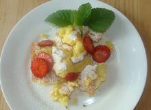 Grießschmarren mit Erdbeeren Grießschmarren mit Erdbeeren