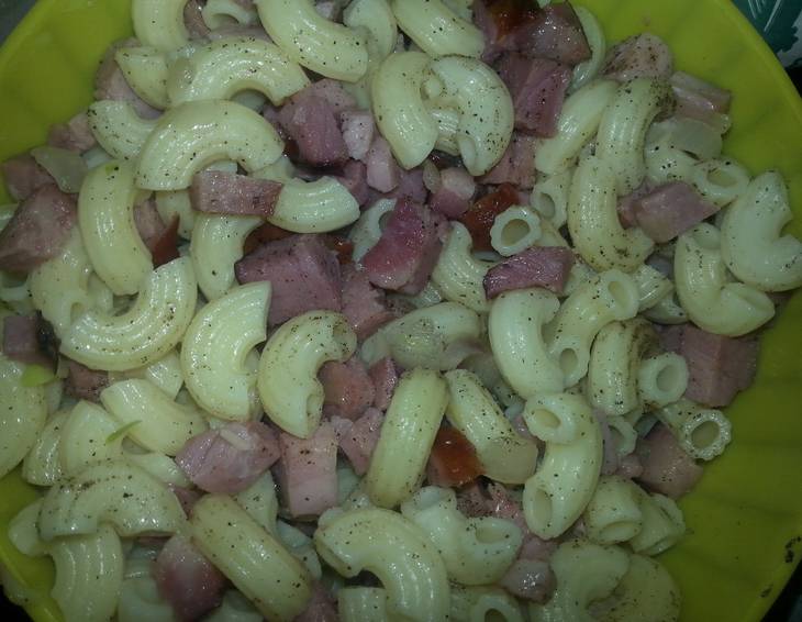 Nudelsalat mit Fleischresten Nudelsalat mit Fleischresten