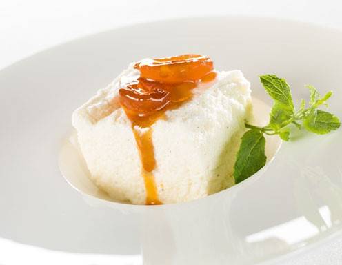 Grießflammerie mit karamellisierten Kumquats