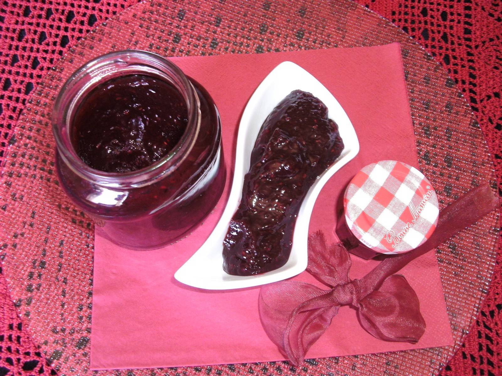 Beeren-Marmelade mit Schokolade