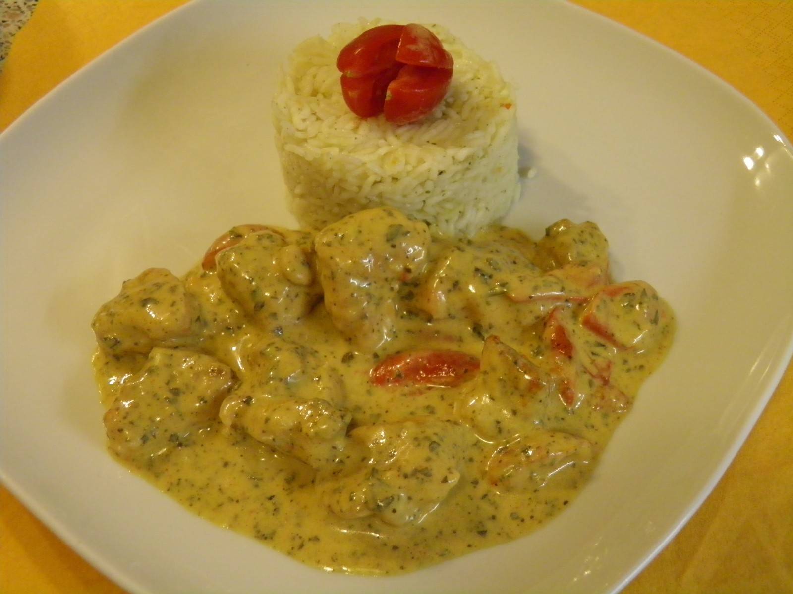 Lachs in Kokos-Basilikum-Soße Rezept - ichkoche.de