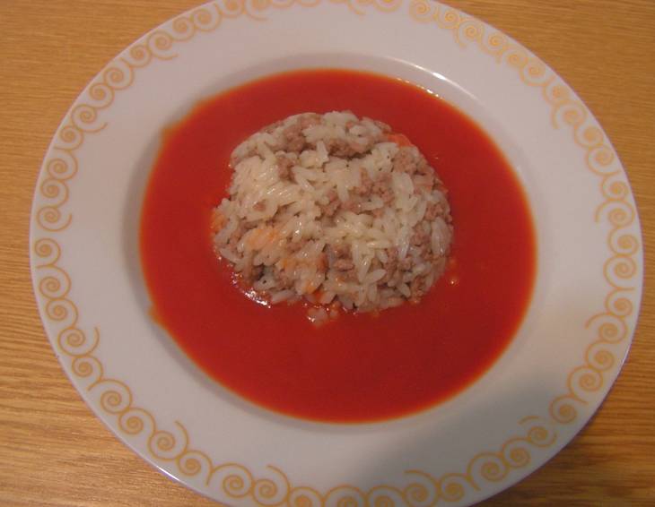 Reisfleisch mit Tomatensauce