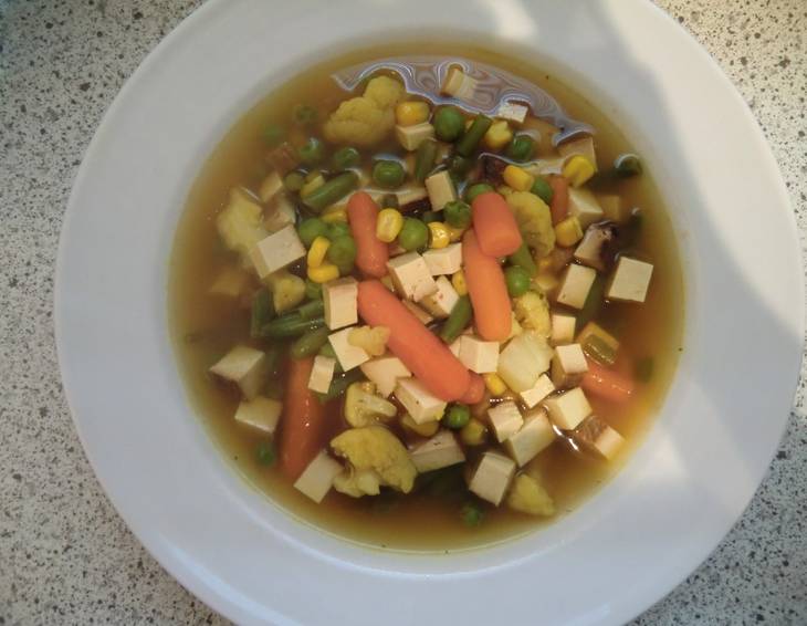 Gemüsesuppe mit Tofu Gemüsesuppe mit Tofu