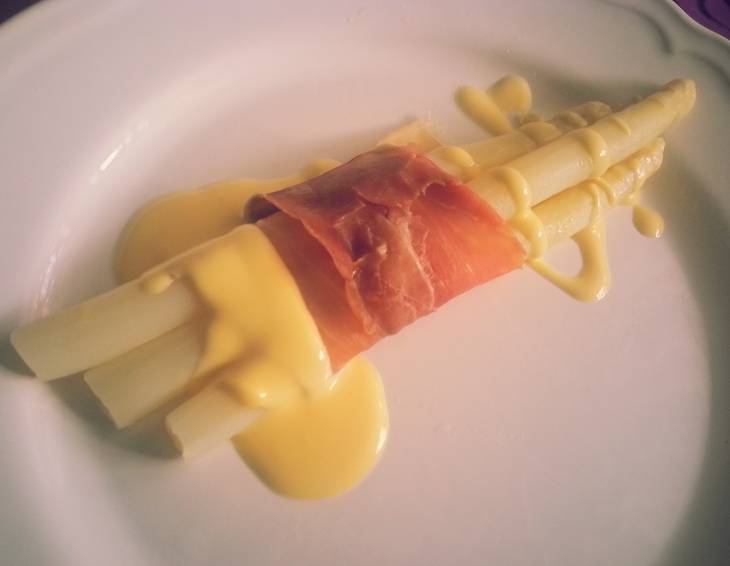 Spargel mit Sauce Hollandaise