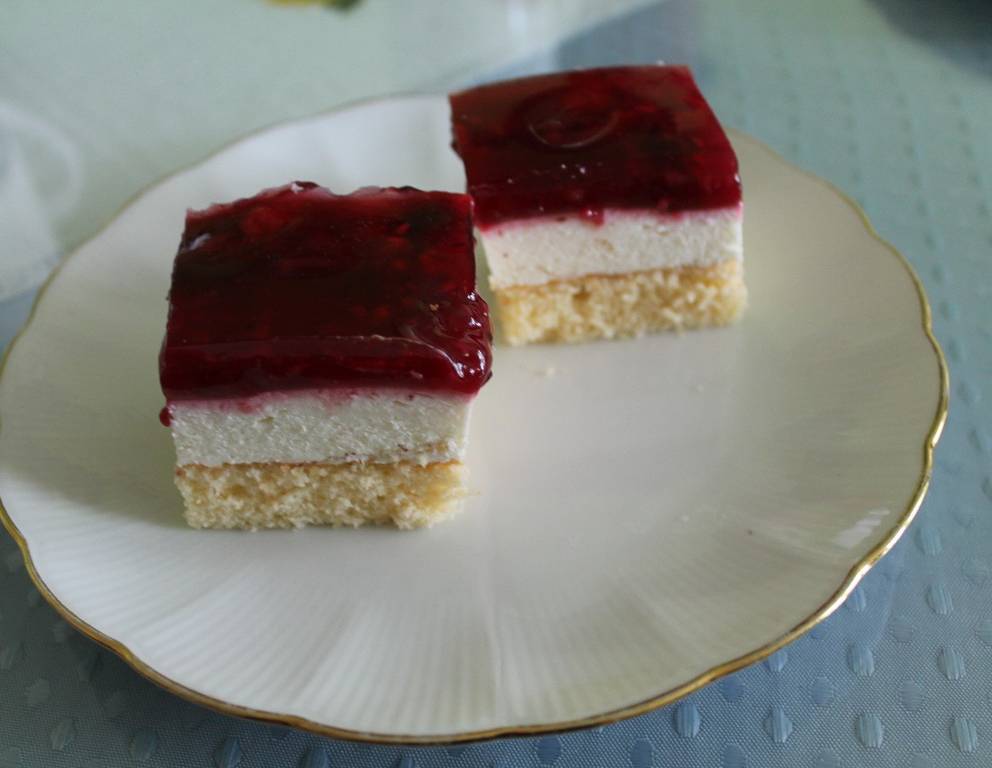 Rote Grütze-Topfenschnitten Rote Grütze-Topfenschnitten