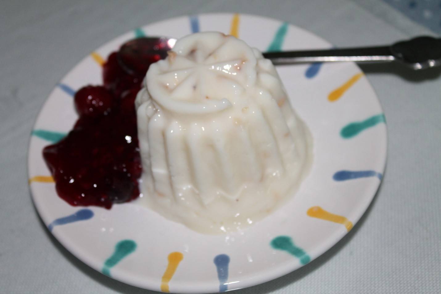 Haselnusspudding mit Frucht Rezept - ichkoche.de