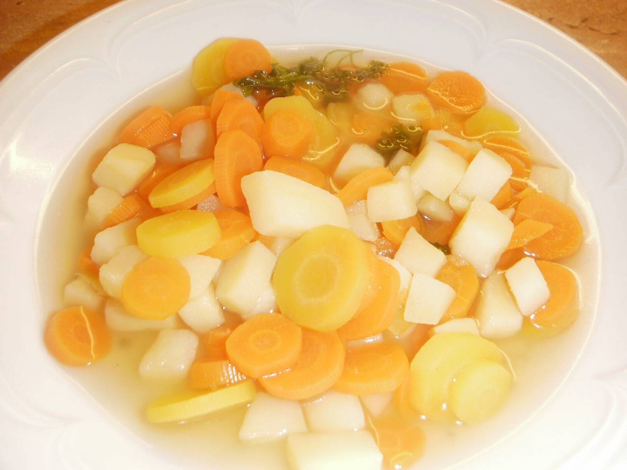 Klare Karotten-Kartoffel-Suppe
