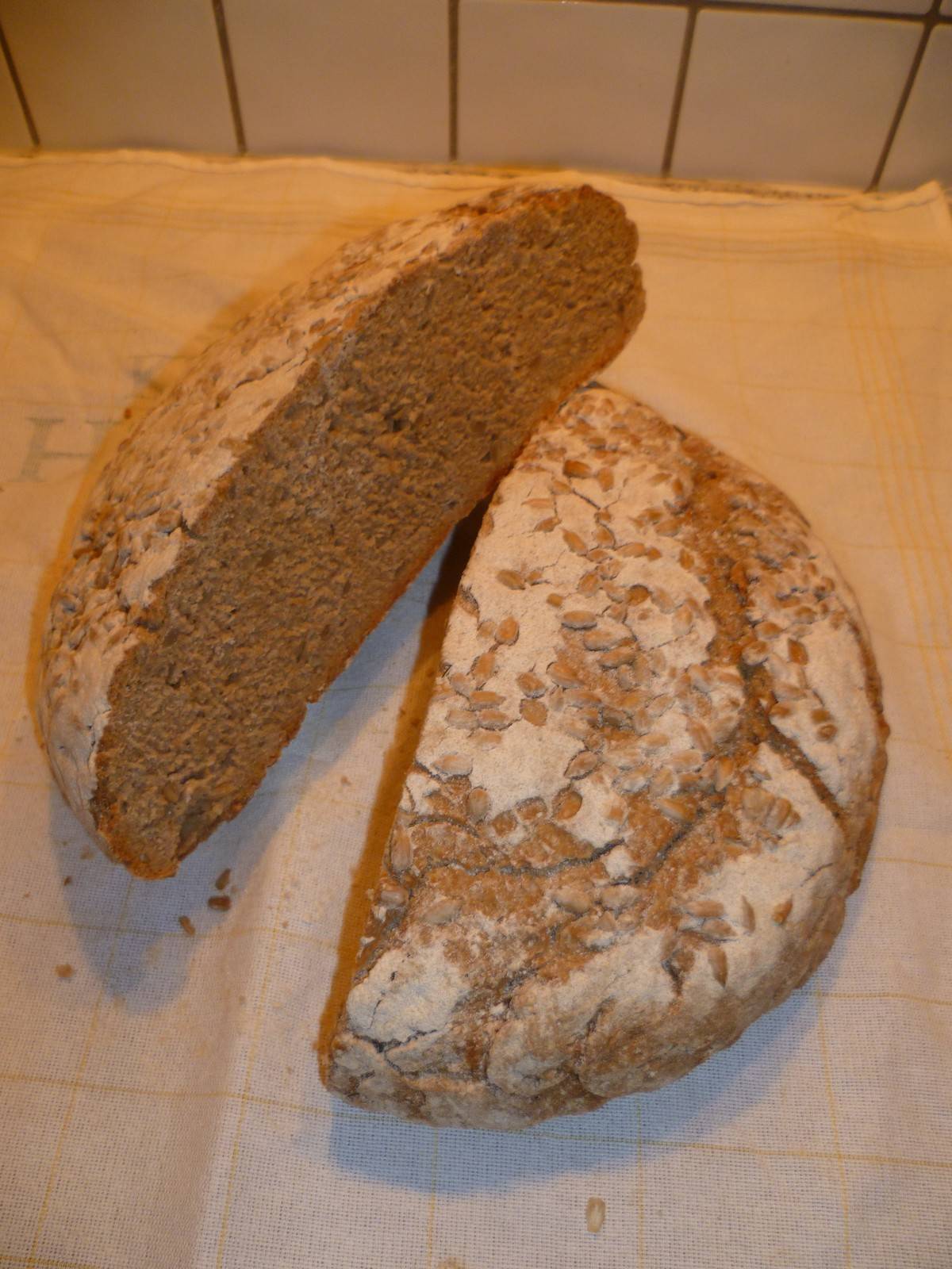 Bauernbrot mit Sonnenblumenkernen