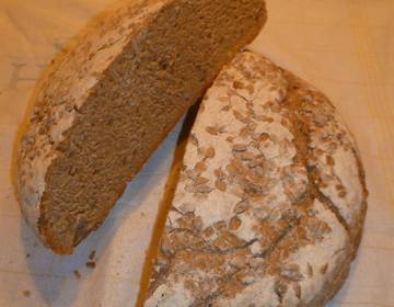 Bauernbrot mit Sonnenblumenkernen Bauernbrot mit Sonnenblumenkernen
