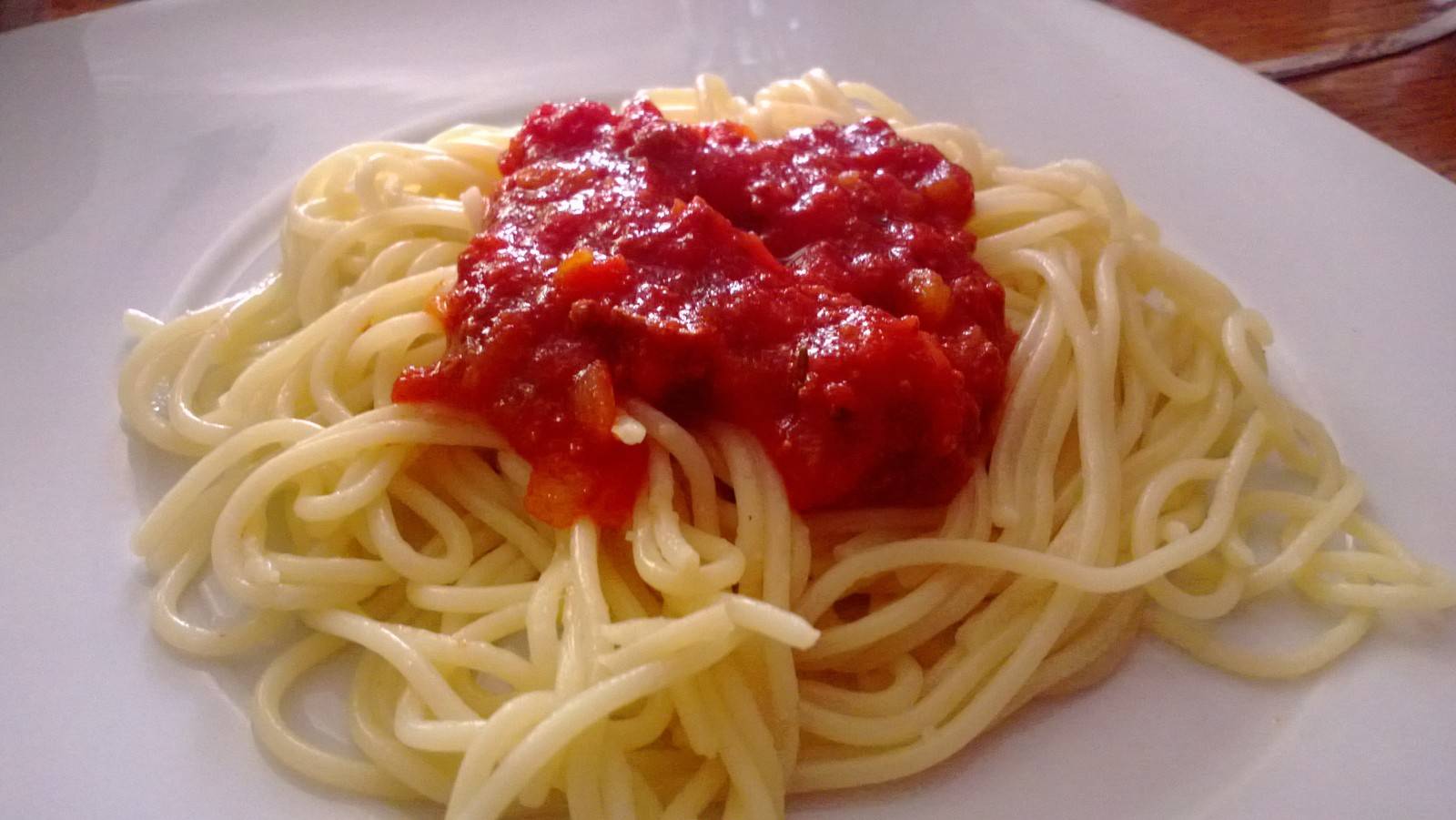 Spaghetti mit Tomaten-Basilikumsauce Rezept - ichkoche