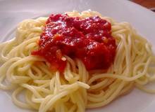 Spaghetti mit Tomaten-Basilikumsauce Spaghetti mit Tomaten-Basilikumsauce