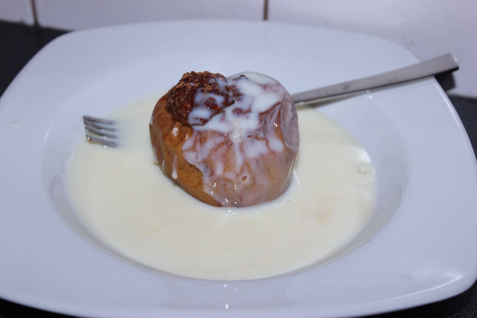 Bratapfel mit selbstgemachter Vanillesauce